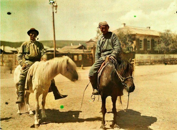 蒙古国骑马